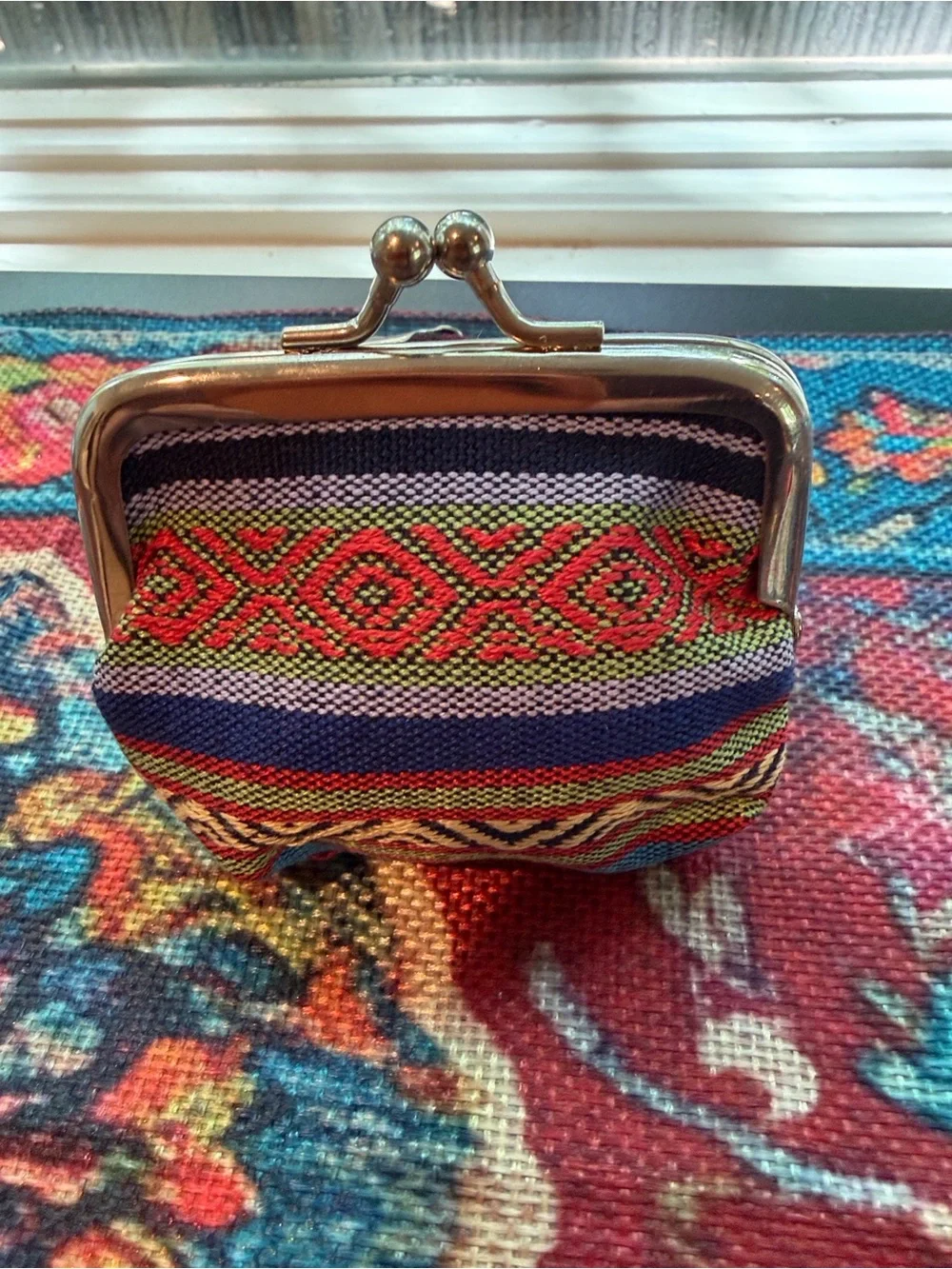 NEW Gorgeous vintage Ethnic Woven Vibrant Color Coin Purse with Kiss-Lock Frame